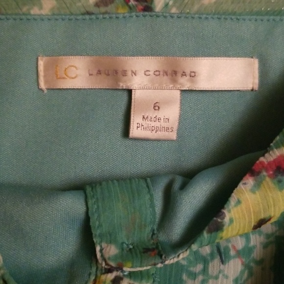 Lauren Conrad floral dress. - Picture 4 of 4